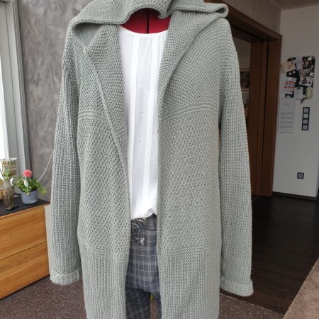 strickjacke-grau.jpg
